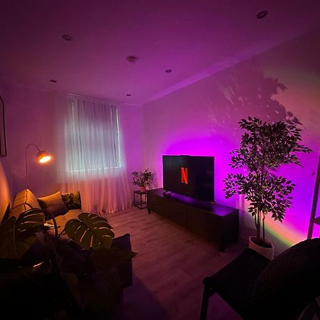 Retro Suite A Luxury Apartment With King Size Bed Wii Games And Entertainment เลสเตอร์ ภายนอก รูปภาพ
