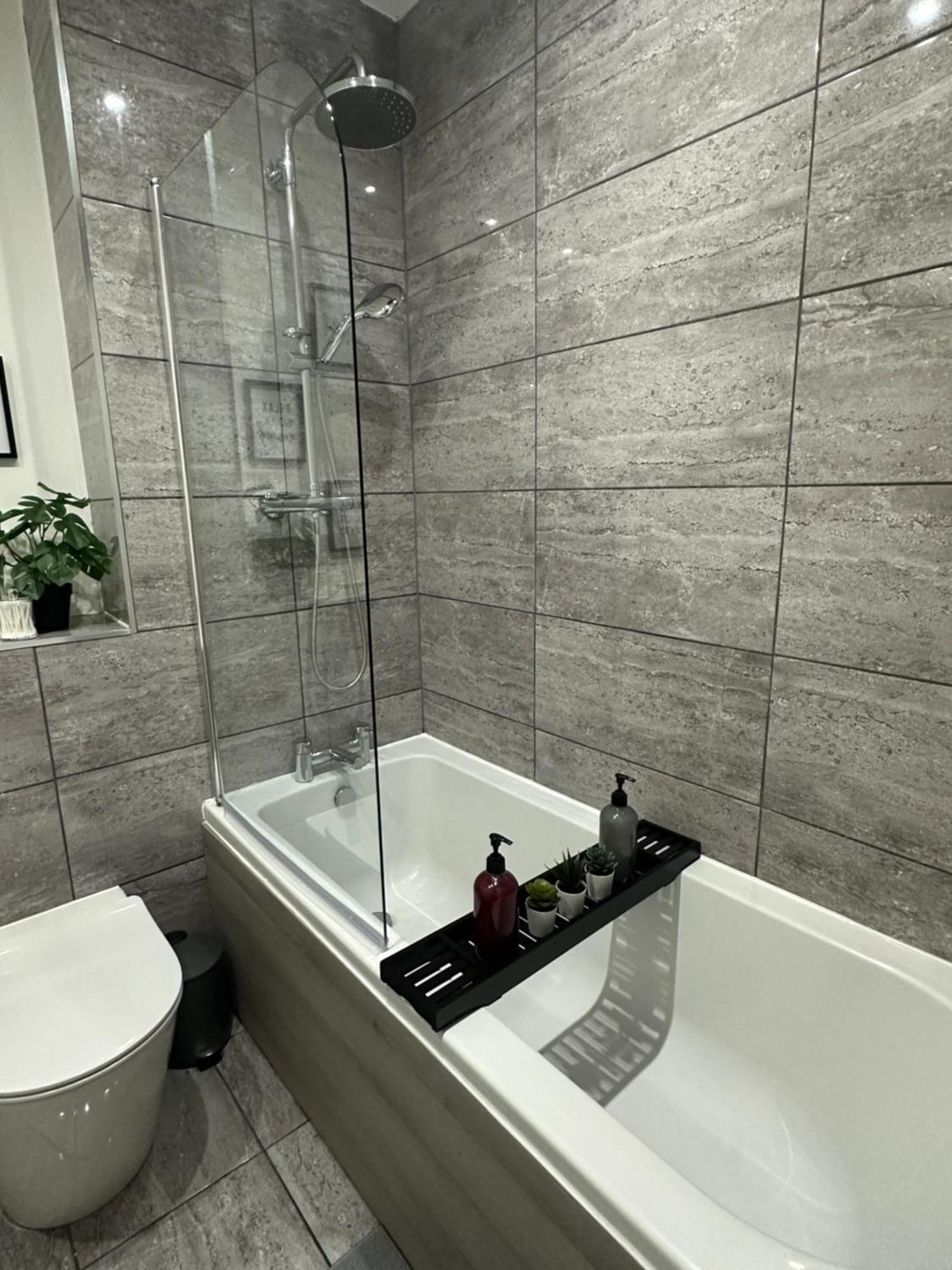 Retro Suite A Luxury Apartment With King Size Bed Wii Games And Entertainment เลสเตอร์ ภายนอก รูปภาพ